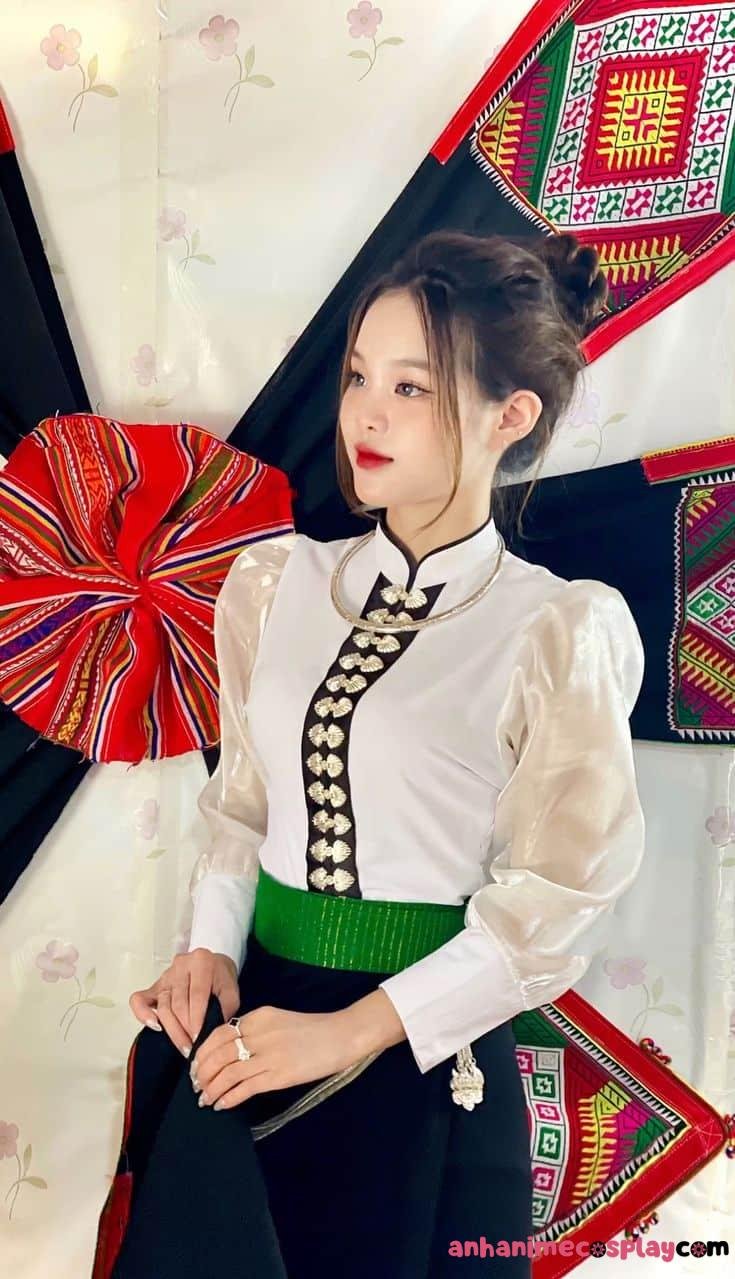 Gái xinh dân tộc lạ