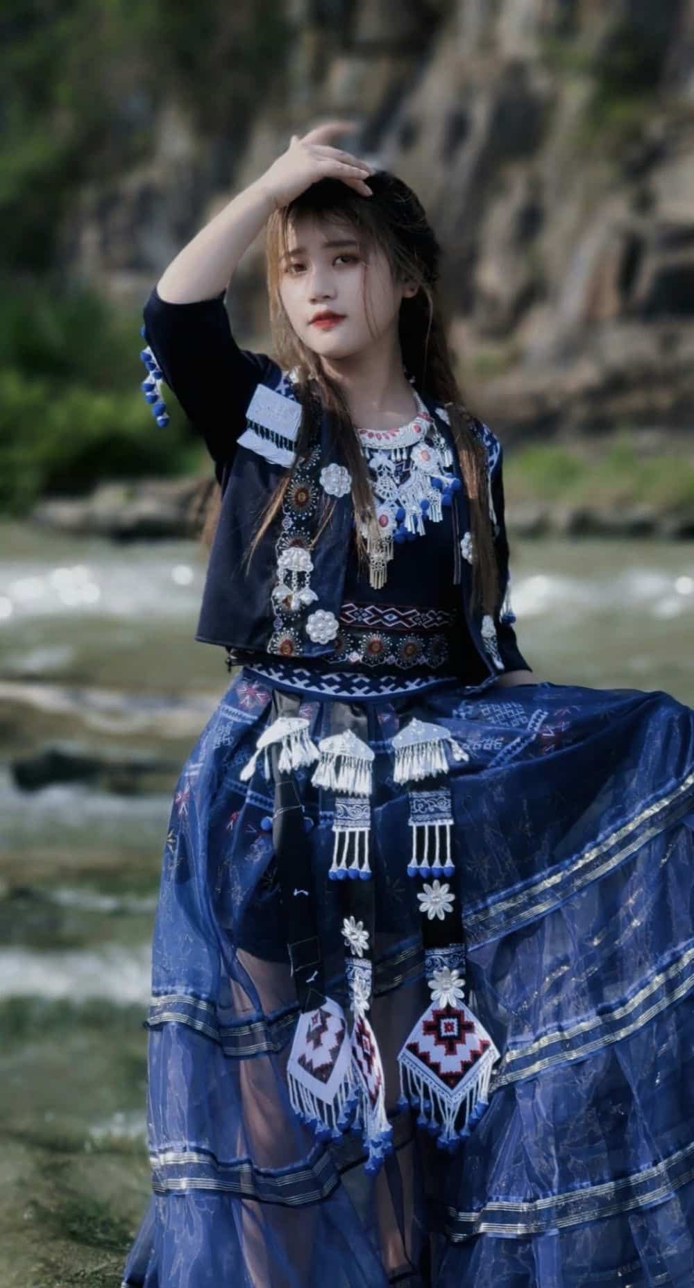 Gái xinh dân tộc lạ.