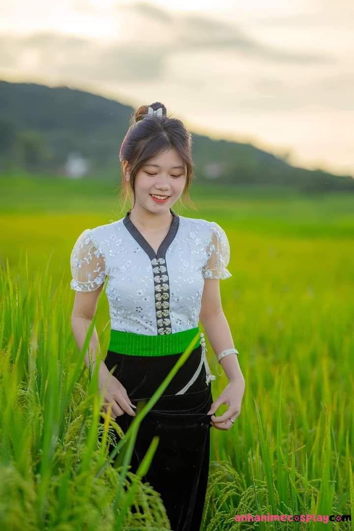 Gái xinh dân tộc sang