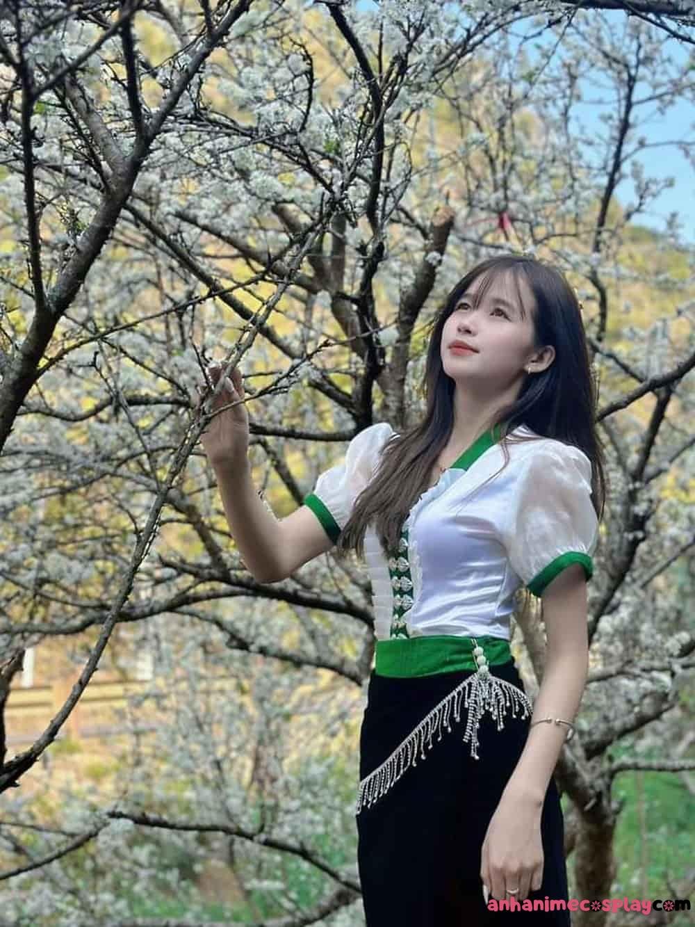 Gái xinh dân tộc thơ