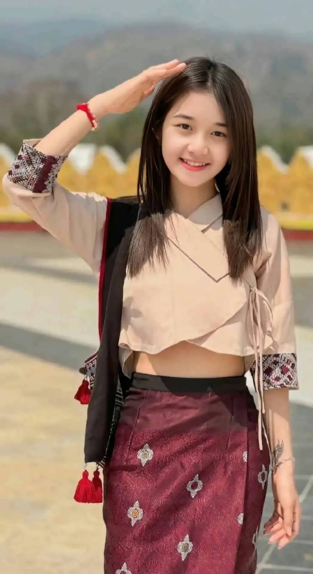 Gái xinh dân tộc thuần.