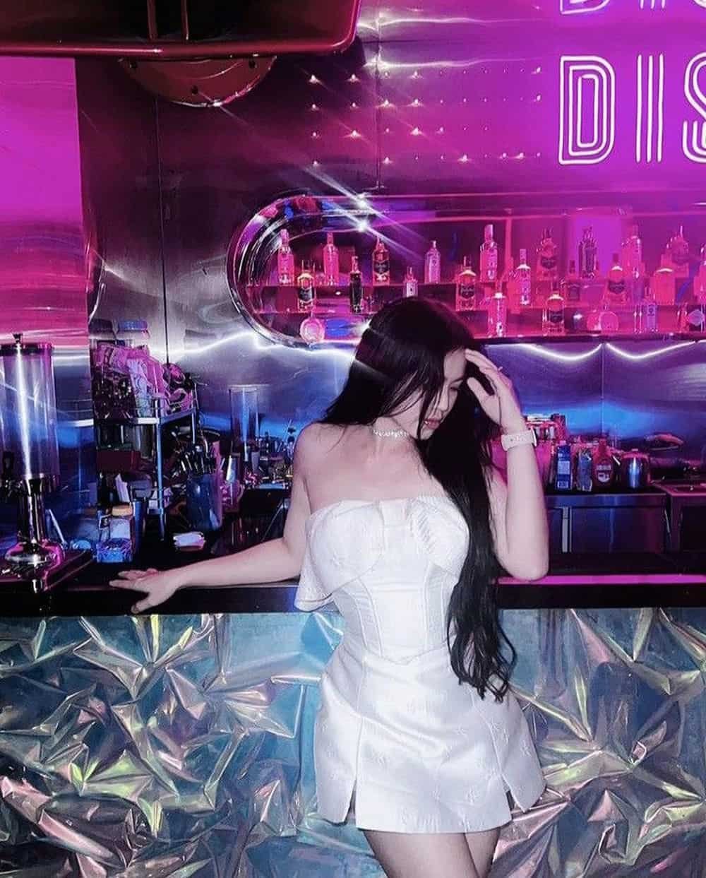 Gái xinh đi bar chất