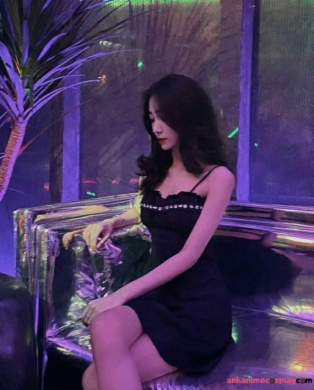 Gái xinh đi bar phong cách