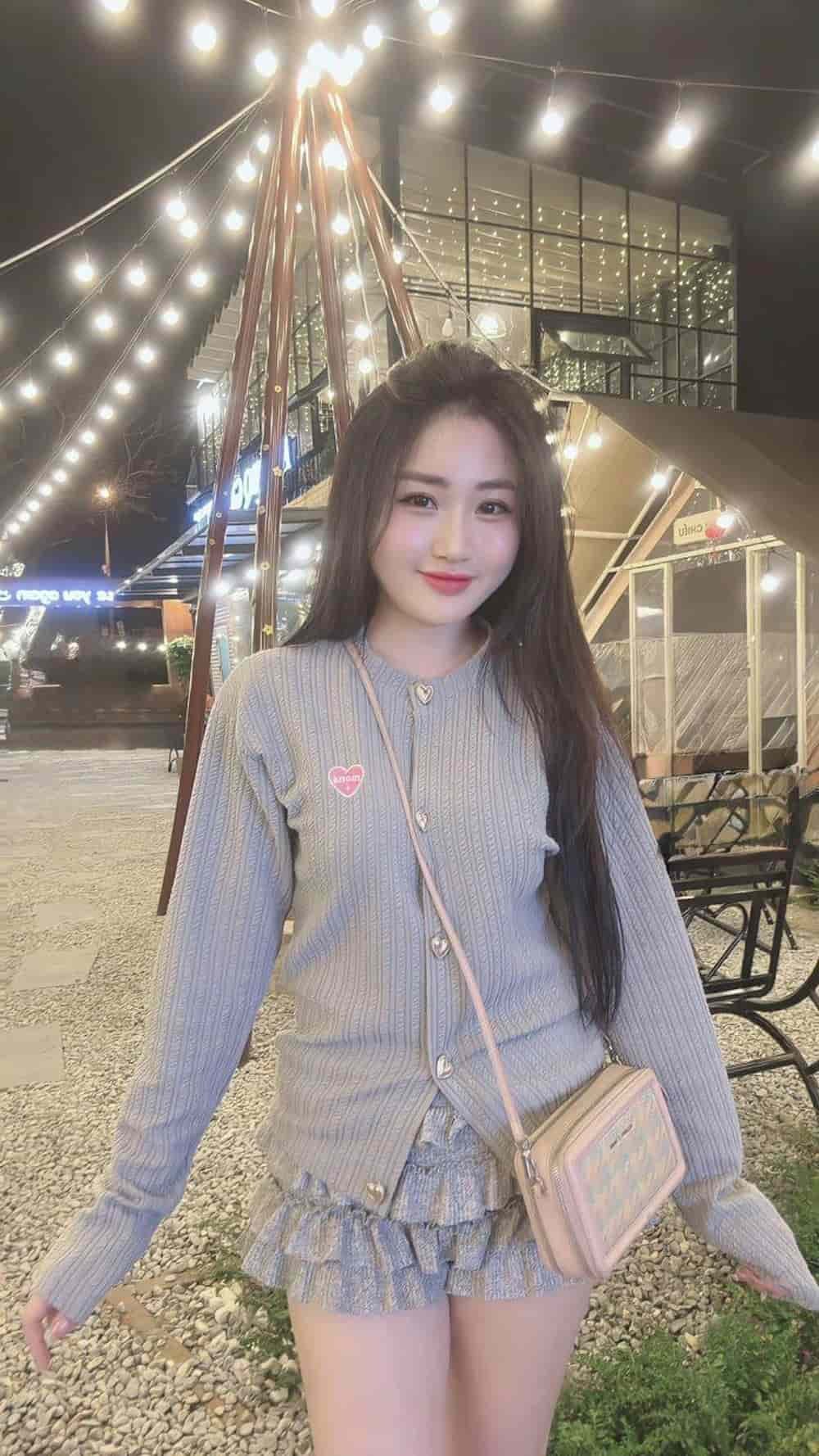 Gái xinh đi bar quyến