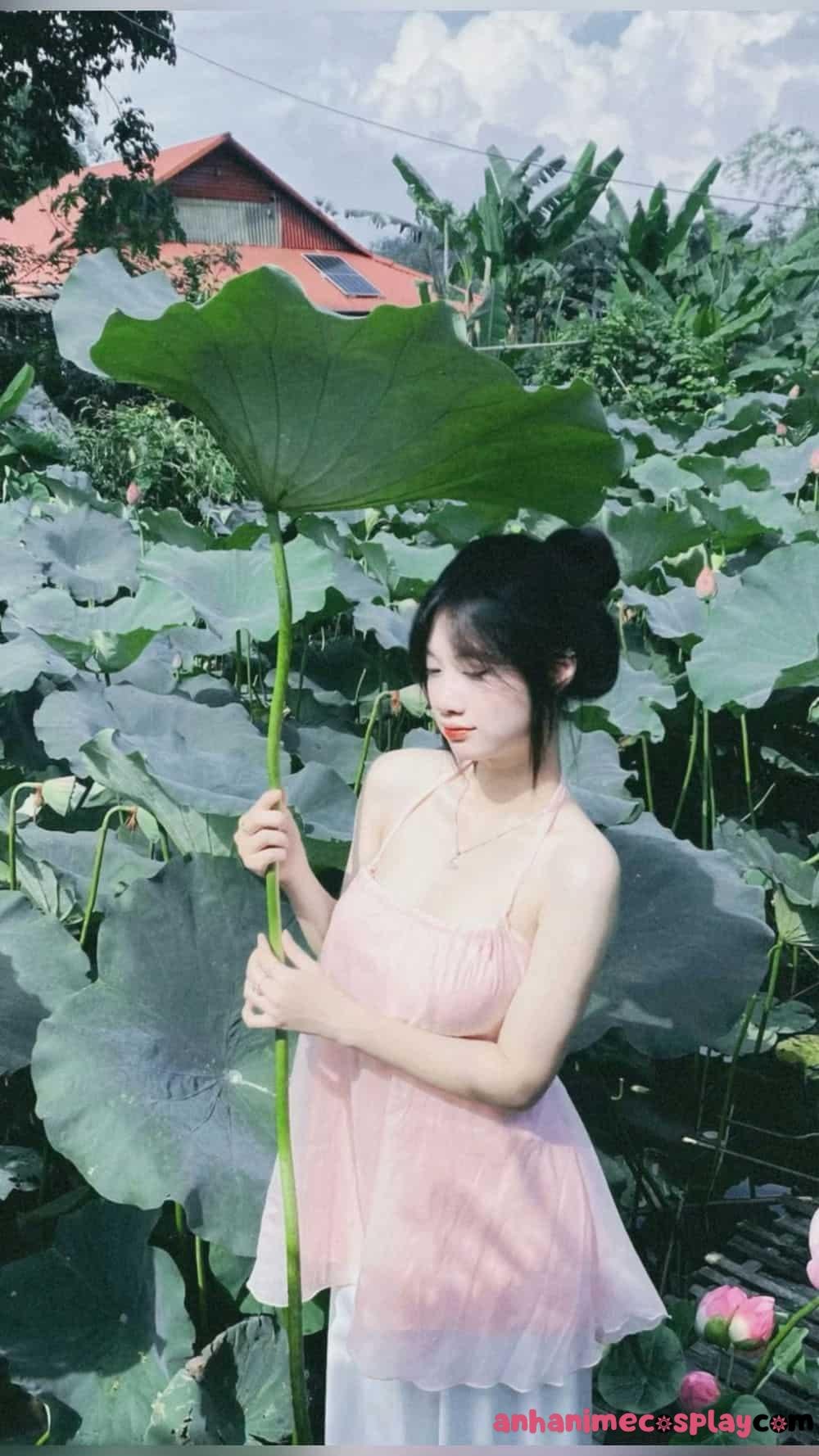 Gái xinh diện áo yếm