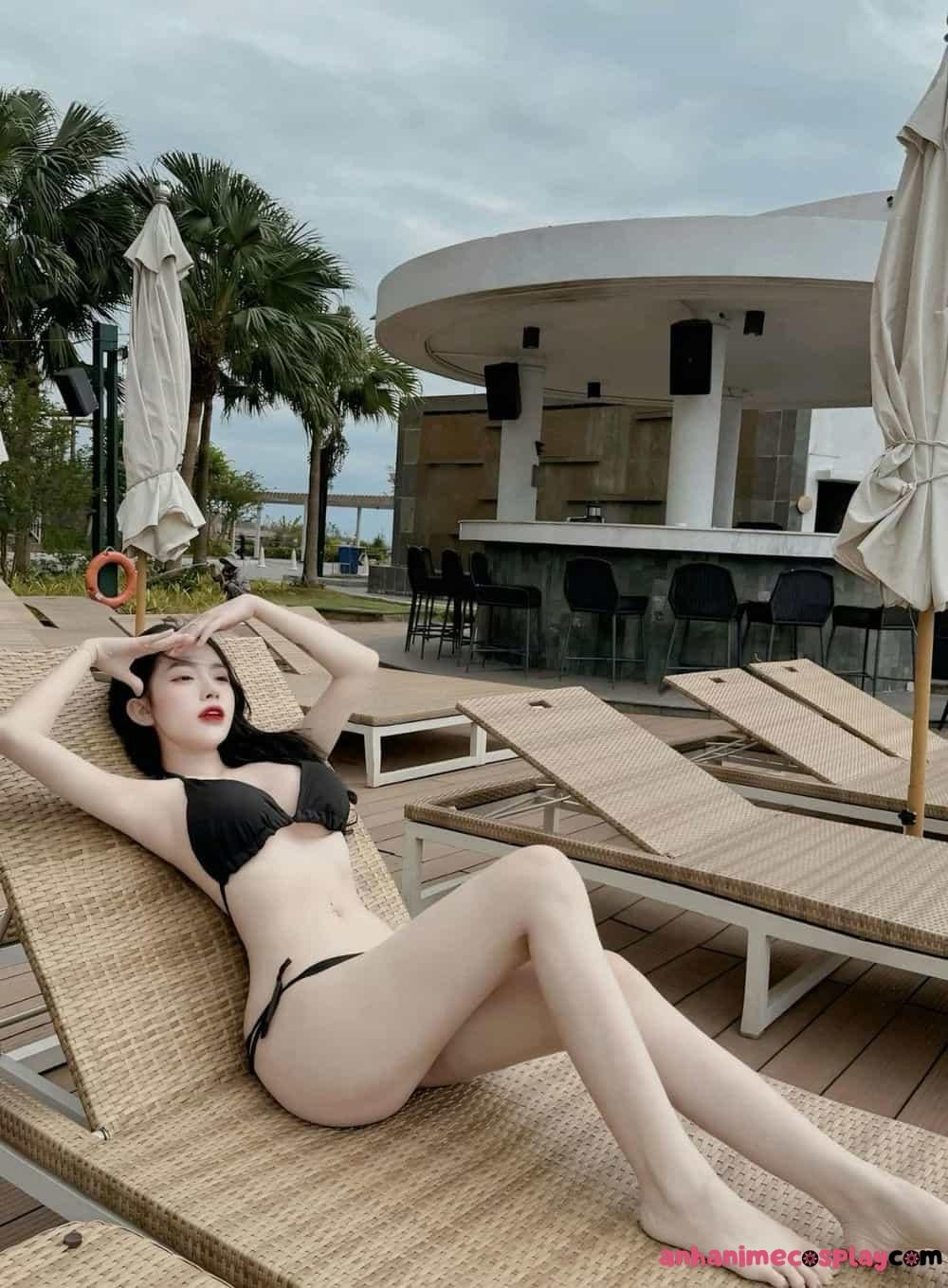 Gái xinh khoe mông cute