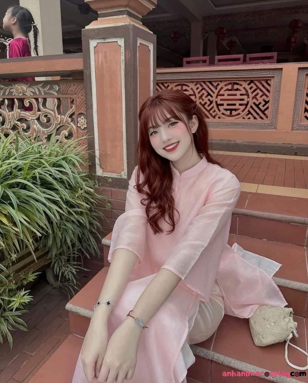 Gái xinh mặc áo dài duyên dáng