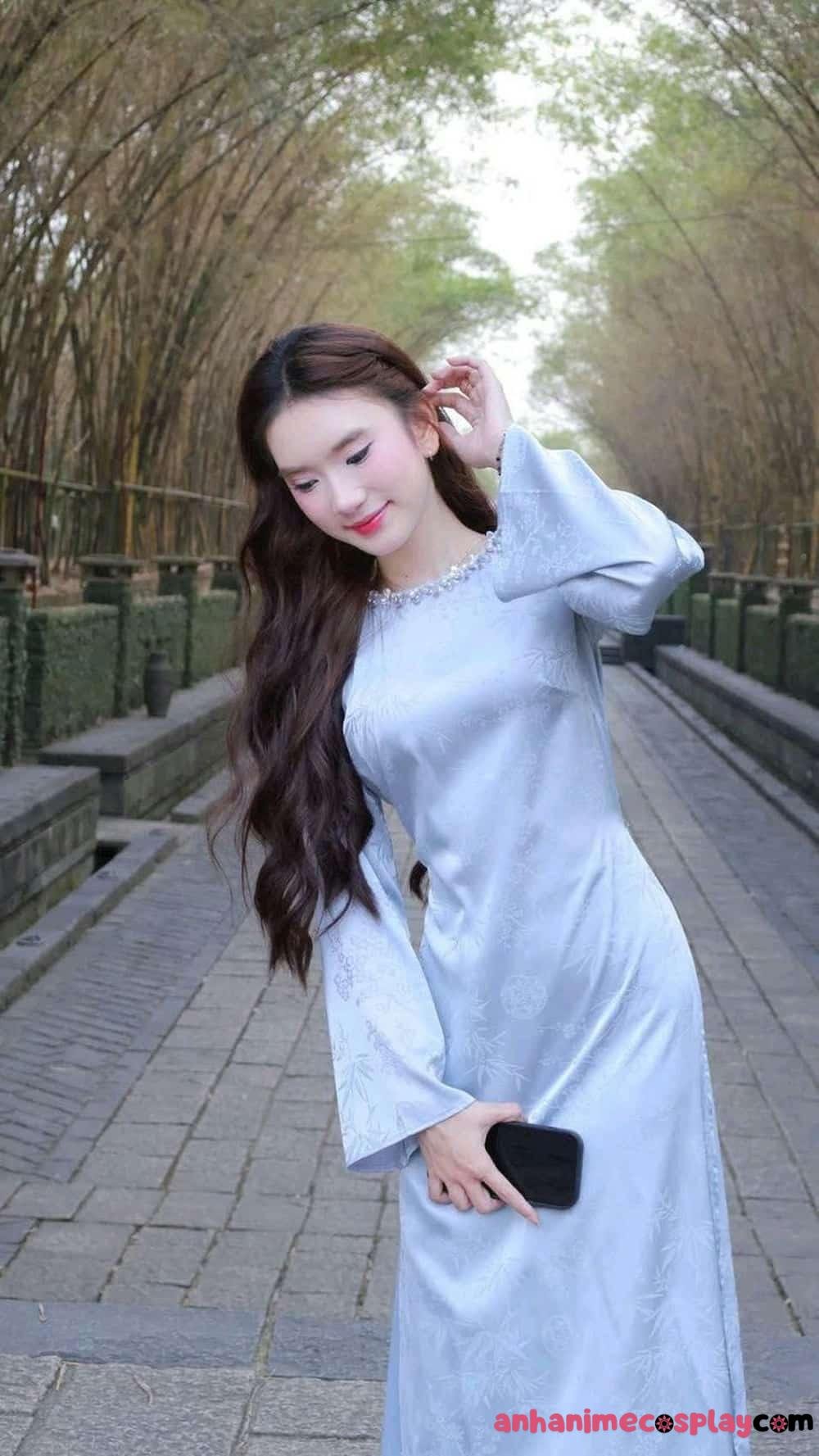 Gái xinh mặc áo dài thướt tha