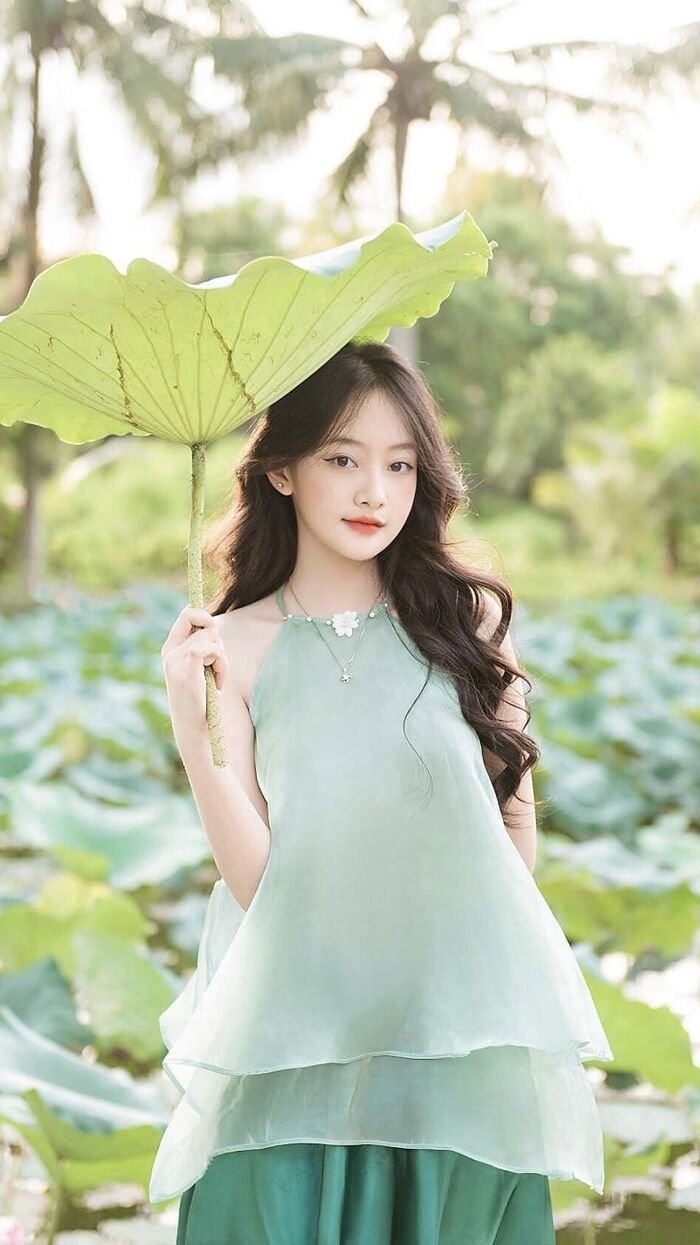 Gái xinh mặc áo yếm 3k