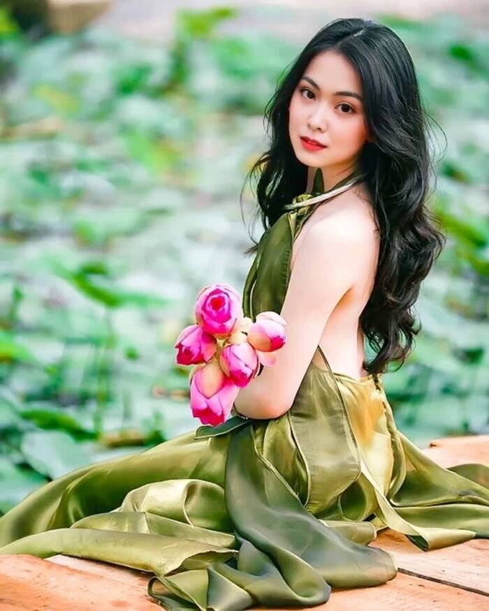 Gái xinh mặc áo yếm 4d full