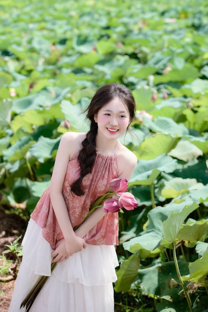 Gái xinh mặc áo yếm 5s full