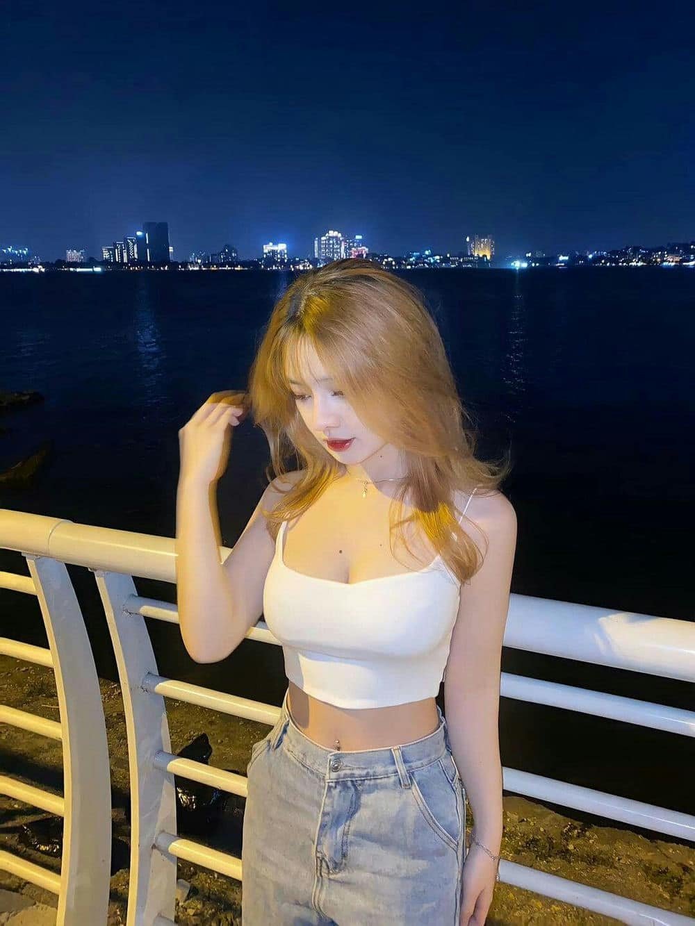 Gái xinh mlem đầy nét