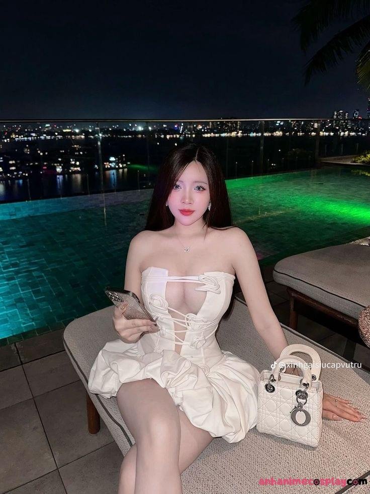 Gái xinh ngực khủng chất