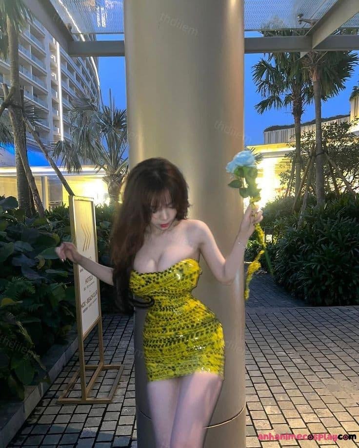 Gái xinh ngực khủng nóng