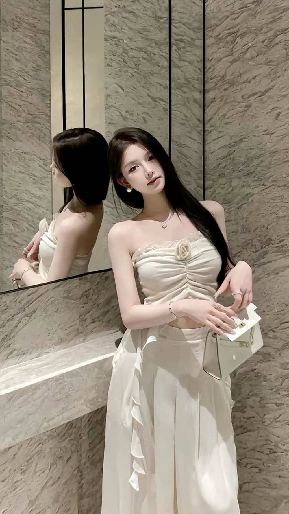 Gái xinh tạo dáng dễ