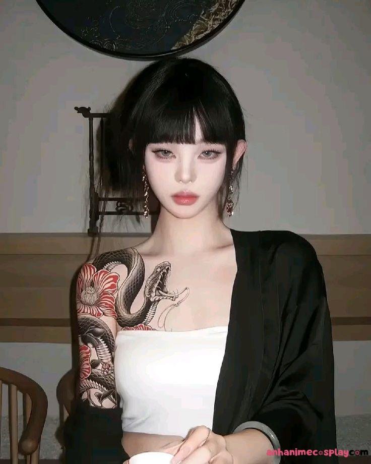 Gái xinh xăm mình mạnh mẽ