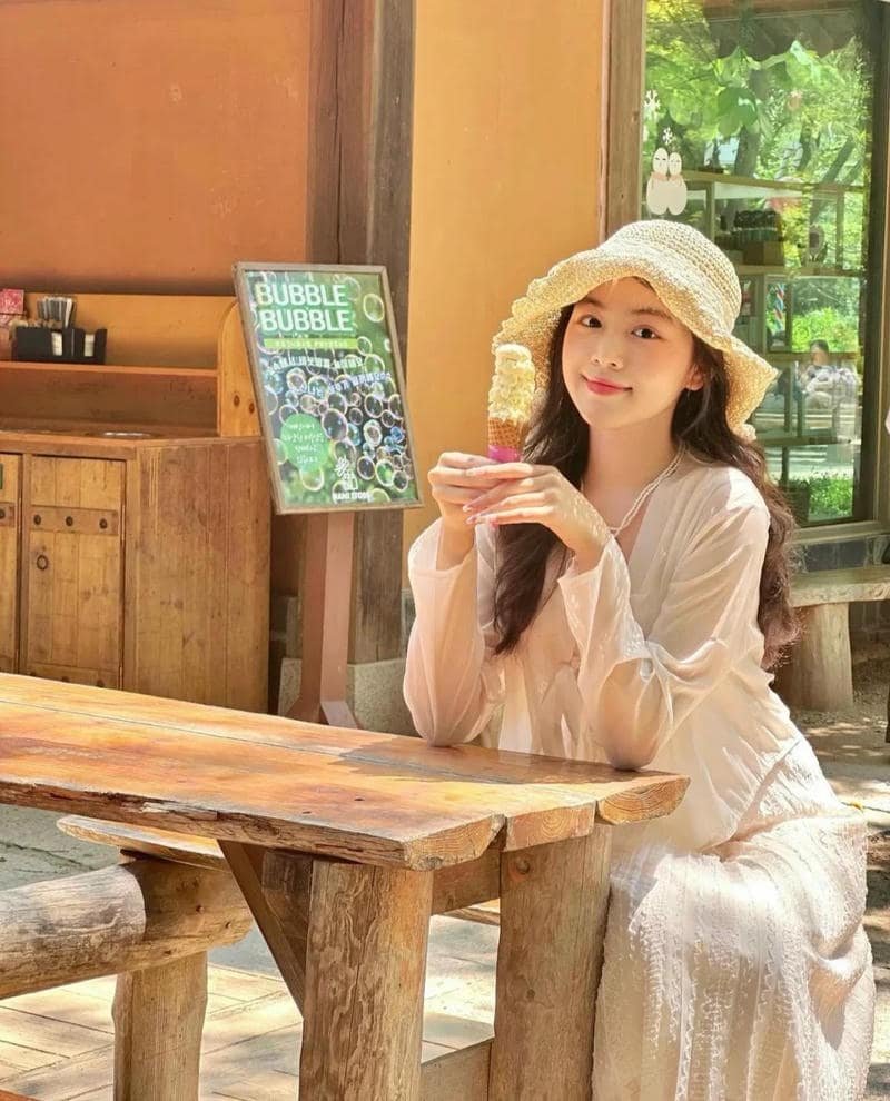 Hình ảnh gái xinh 2k4 cuốn hút