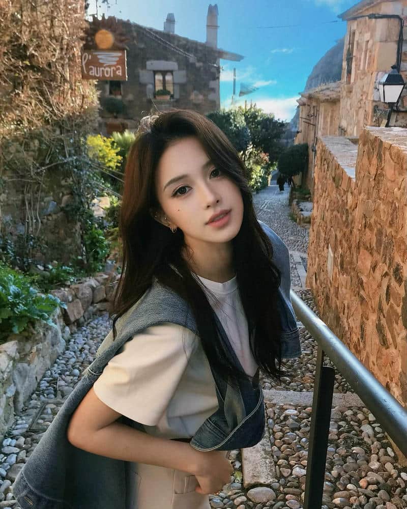 Hình avatar biểu cảm gái xinh