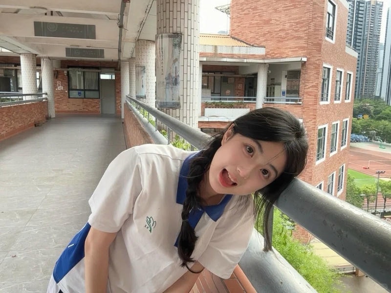 Hình avatar gái xinh học sinh tự tin