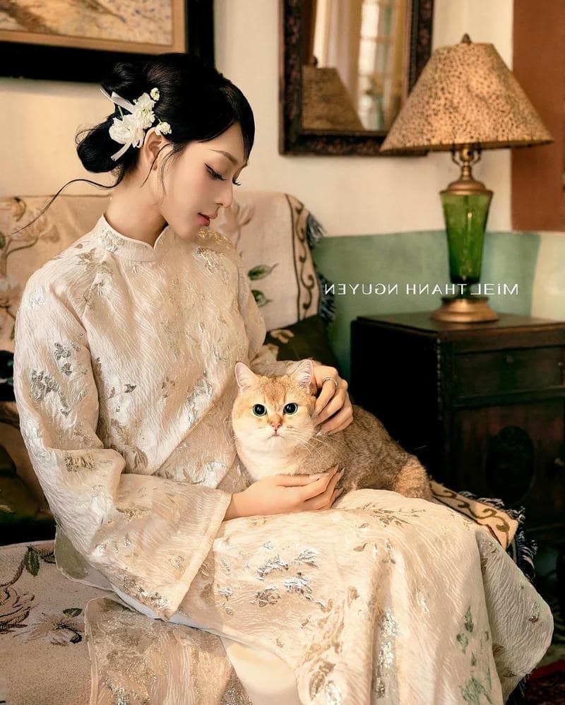 Hình avatar gái xinh mặc áo dài dịu dàng