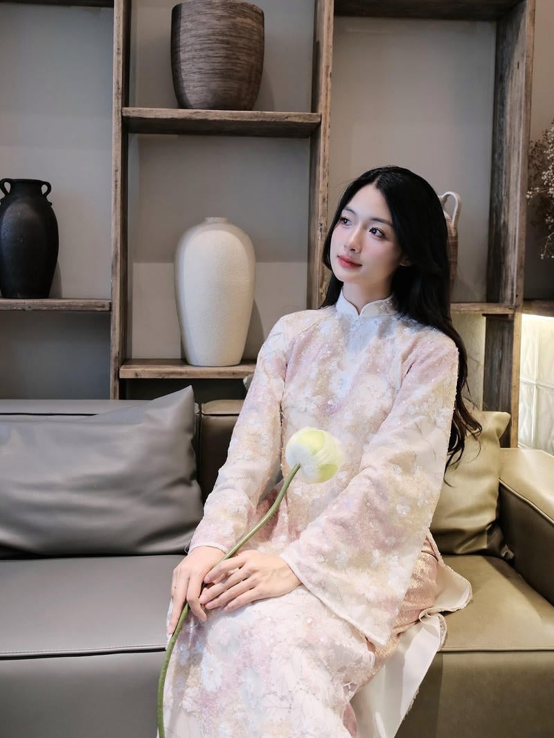 Hình avatar gái xinh mặc áo dài nền nã