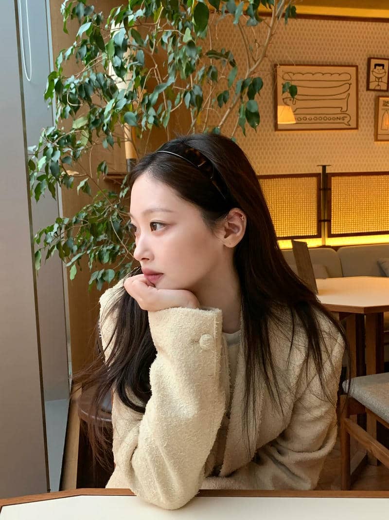 Hình avatar thần thái gái xinh Hàn Quốc