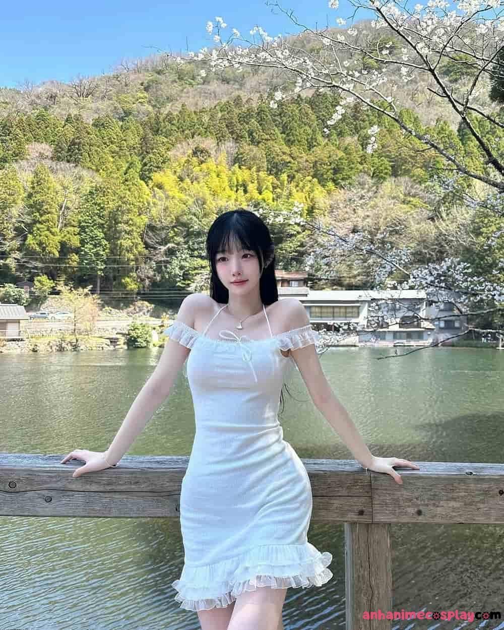 Hình gái xinh năng động