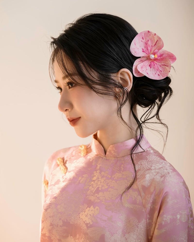 Loạt ảnh gái xinh mặc áo dài nhẹ nhàng