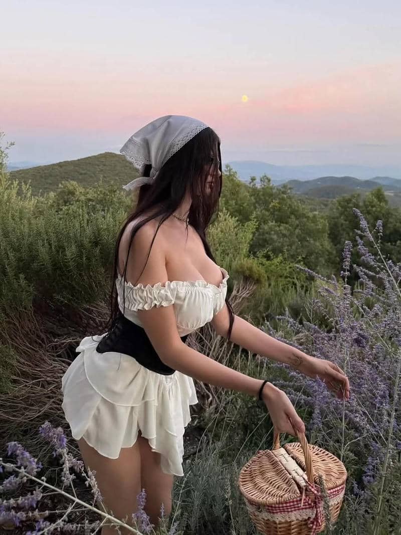 Loạt ảnh gái xinh vú to