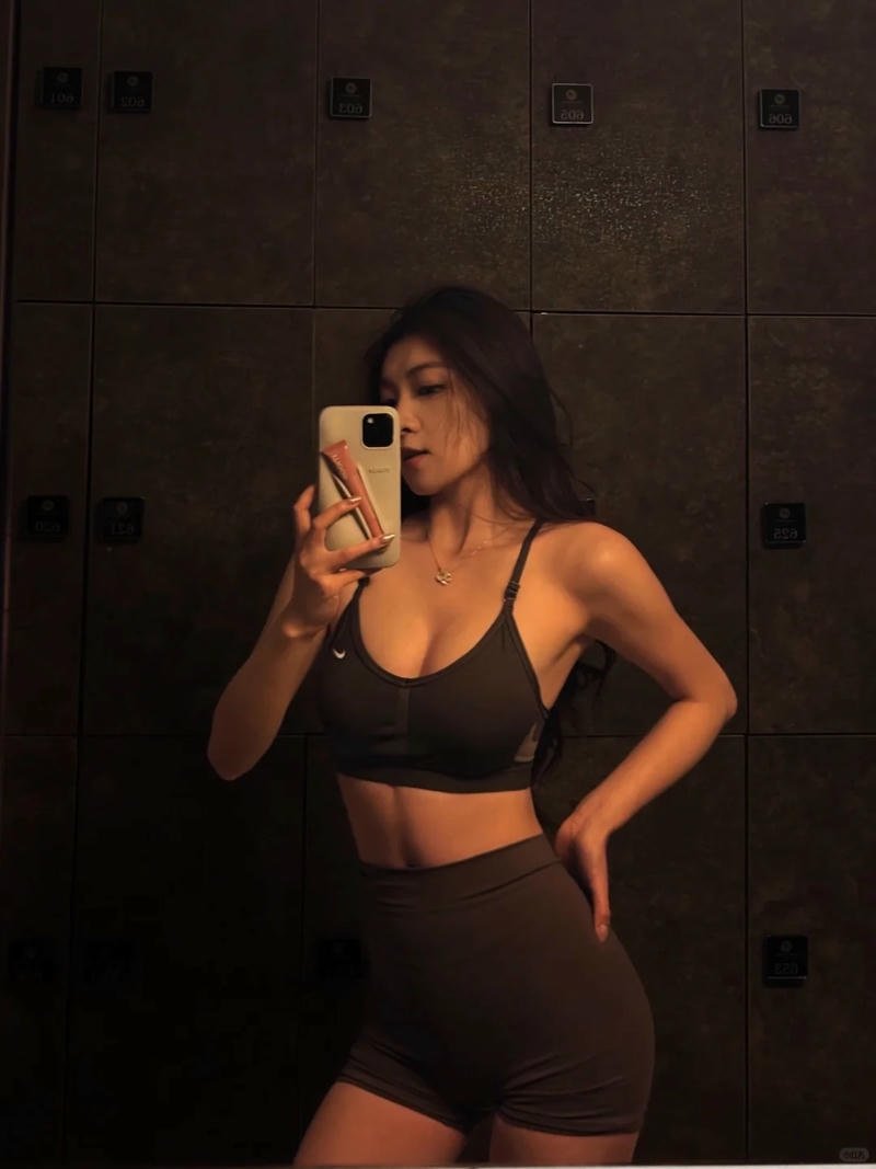 Ngắm hình gái xinh tập gym khỏe khoắn