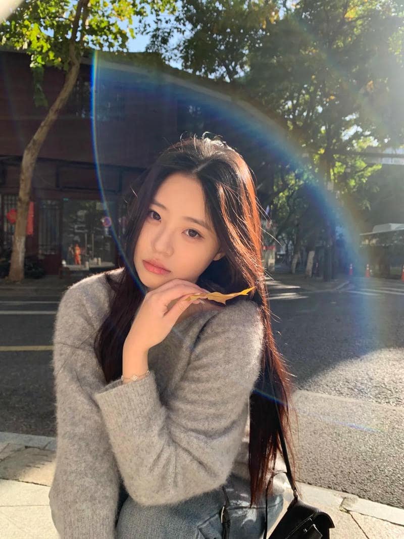 Ngắm hình gái xinh tóc dài tinh khôi