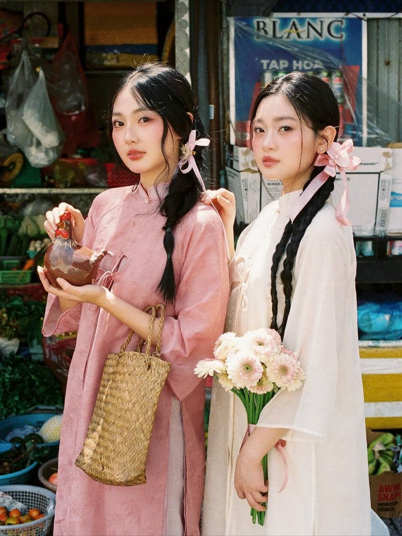 Xem hình gái xinh mặc áo dài nền nã