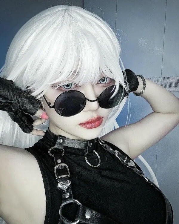 ảnh Gojo cosplay đeo kính