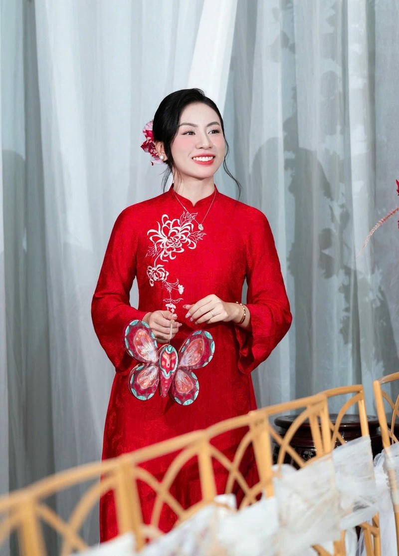 ảnh gái trẻ mặc áo dài