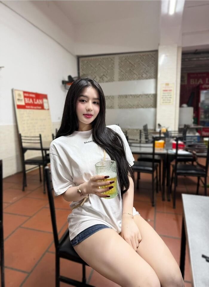 ảnh gái xinh mặc quần ngắn xinh 4d