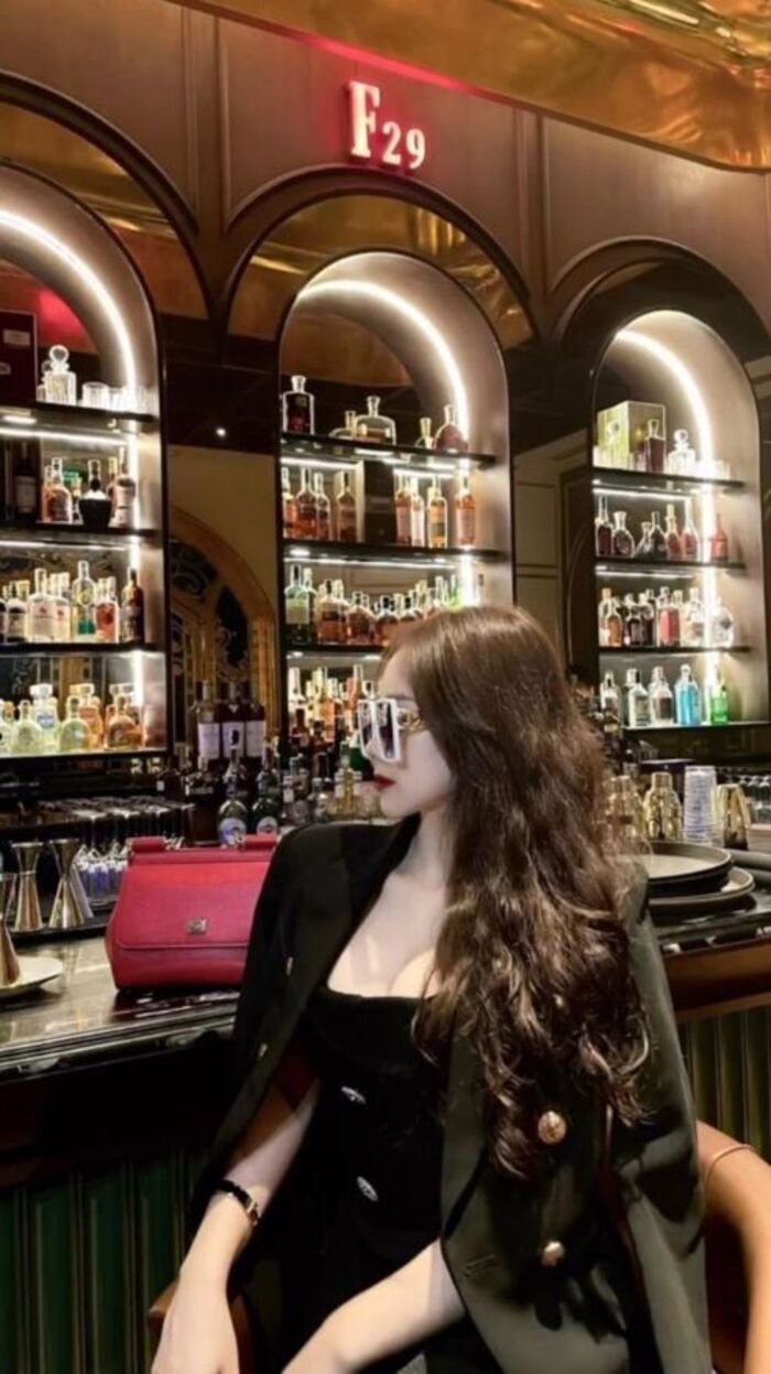 gái xinh đi bar 4d