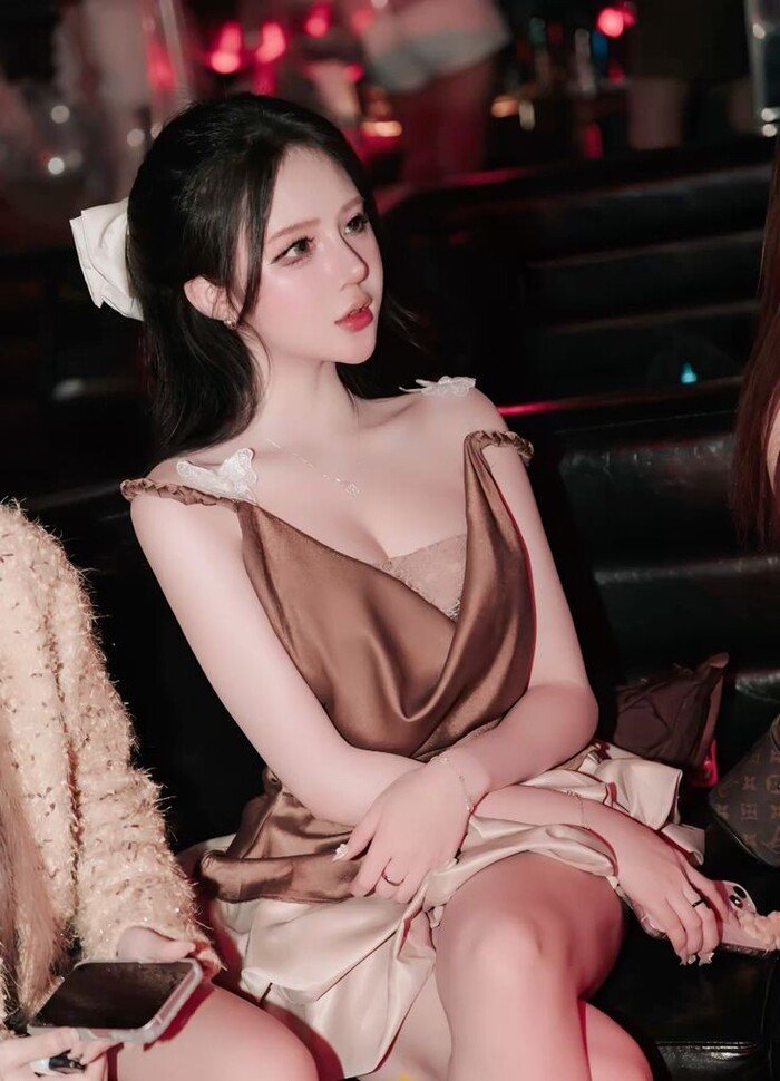 gái xinh đi bar 4s