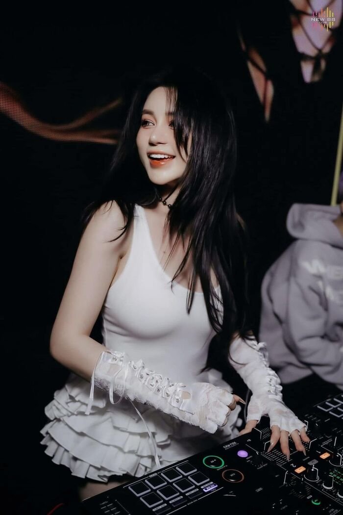 gái xinh đi bar 5d