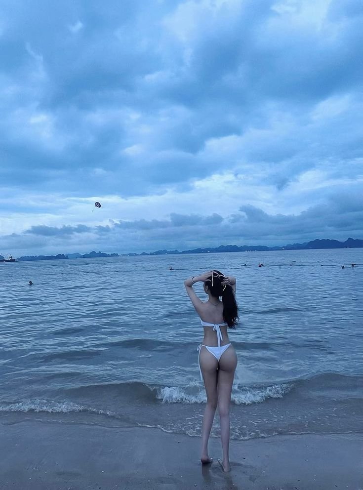 gái xinh khoe mông nhìn