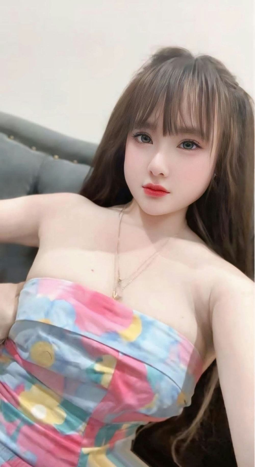 gái xinh ngực khủng cuốn.