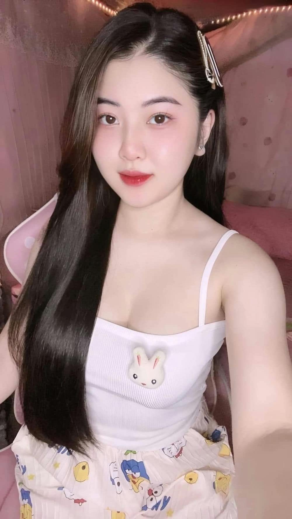 gái xinh vú to gợi.