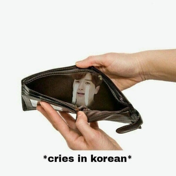 hình meme ví rỗng buồn buồn