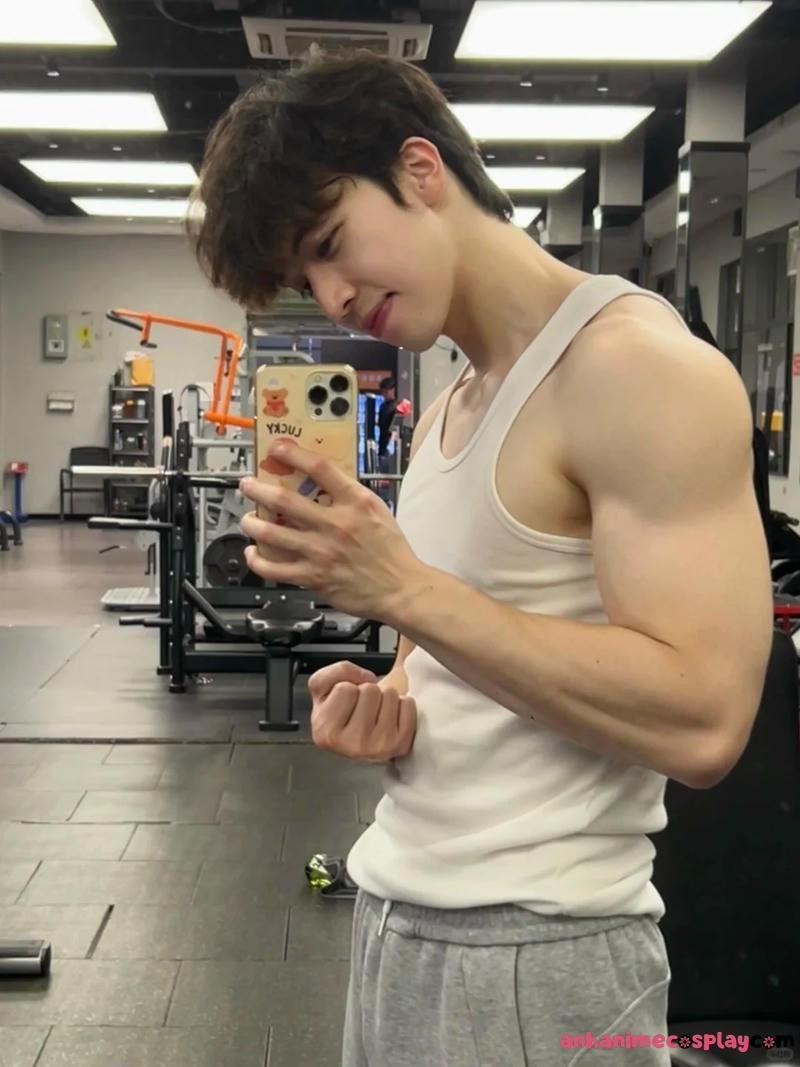 Album ảnh trai đẹp cơ bắp mới