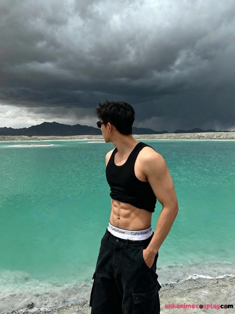 Bộ ảnh trai đẹp 6 múi săn thu hút