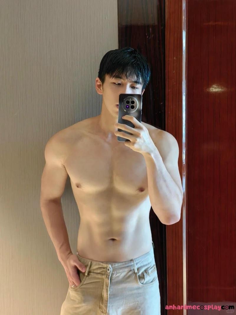 Loạt ảnh trai đẹp 6 múi săn cuốn hút