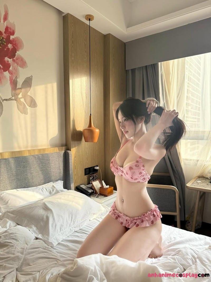 Bộ ảnh ảnh gái xinh mặc pinky miễn phí