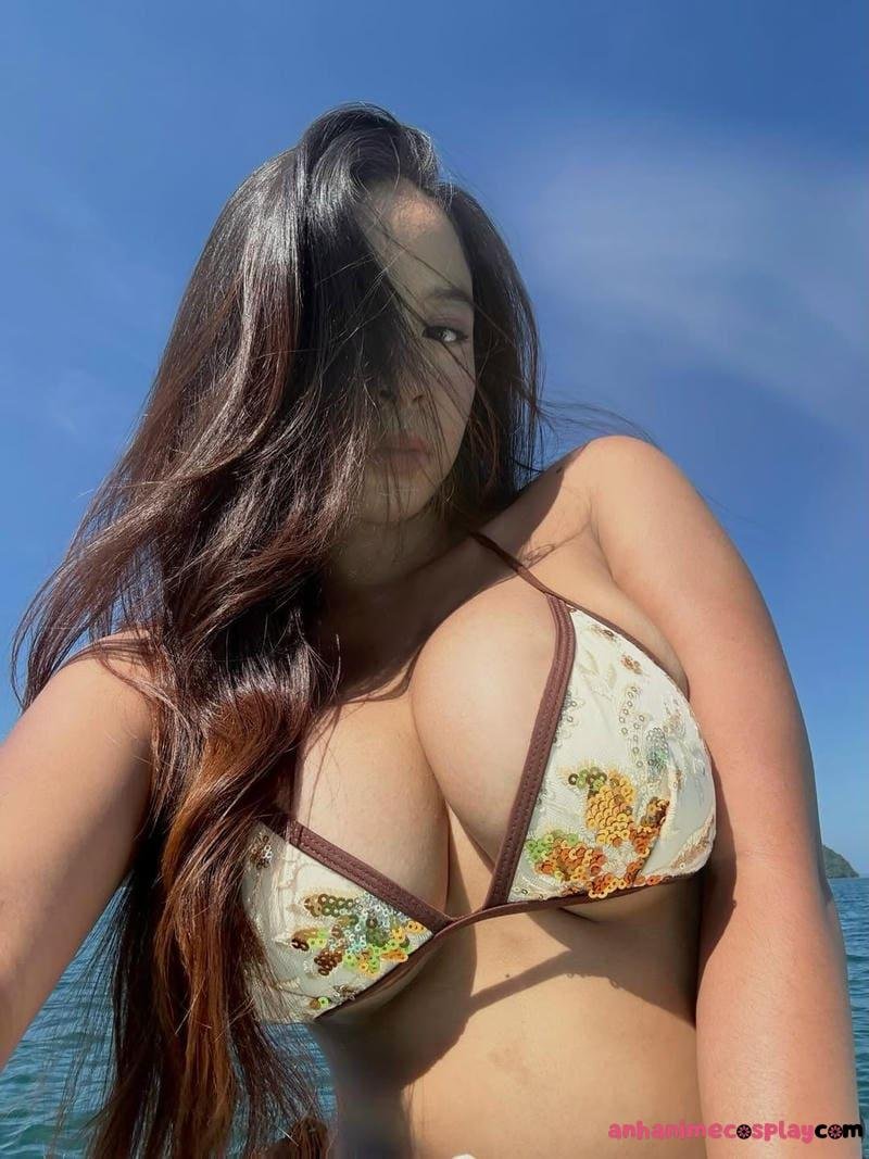 Bộ ảnh gái xinh khoe ngực thu hút