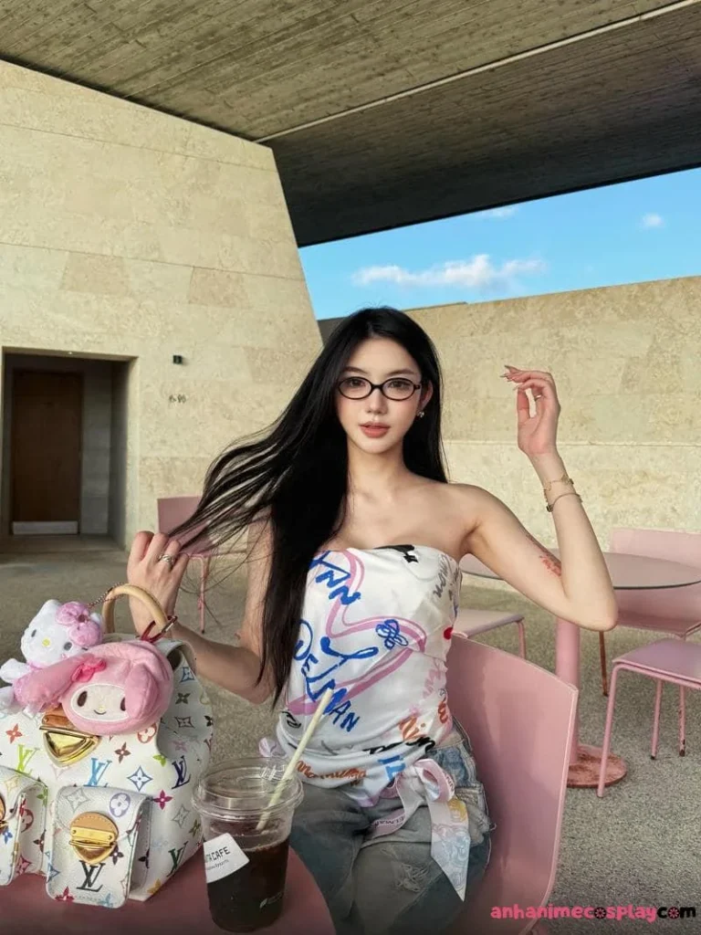 Xem-anh-gai-xinh-deo-kinh-dep