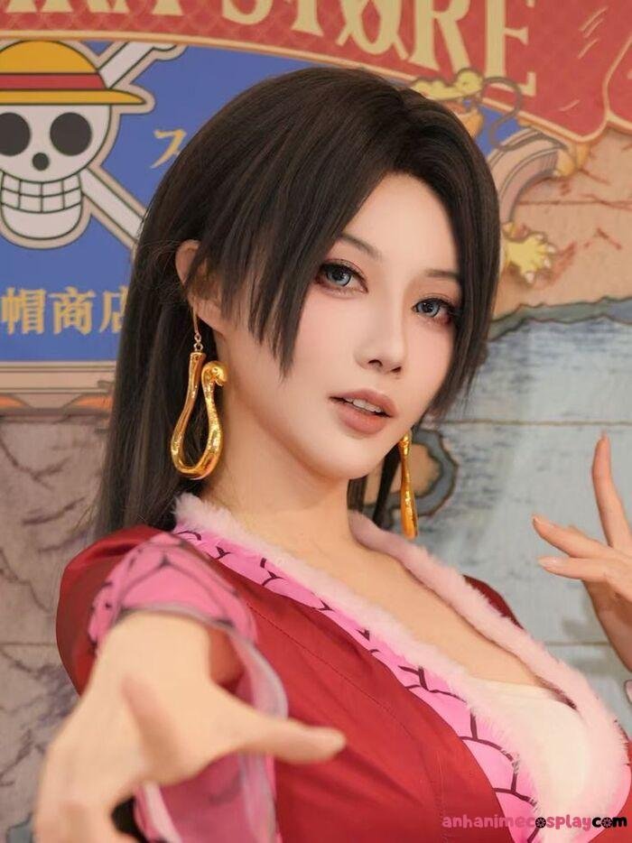 ảnh cosplay boa hancock sexy