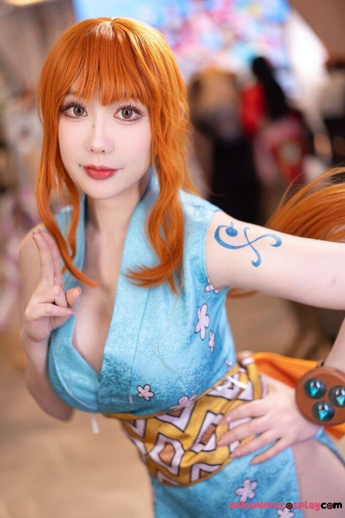 cosplay nami hot